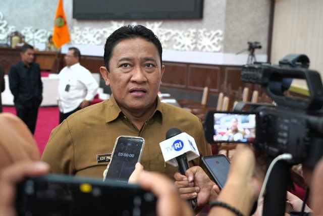 Wagub Edy Pratowo Dengarkan Pemandangan Umum Fraksi Pendukung DPRD Terhadap Tiga Raperda Provinsi Kalteng