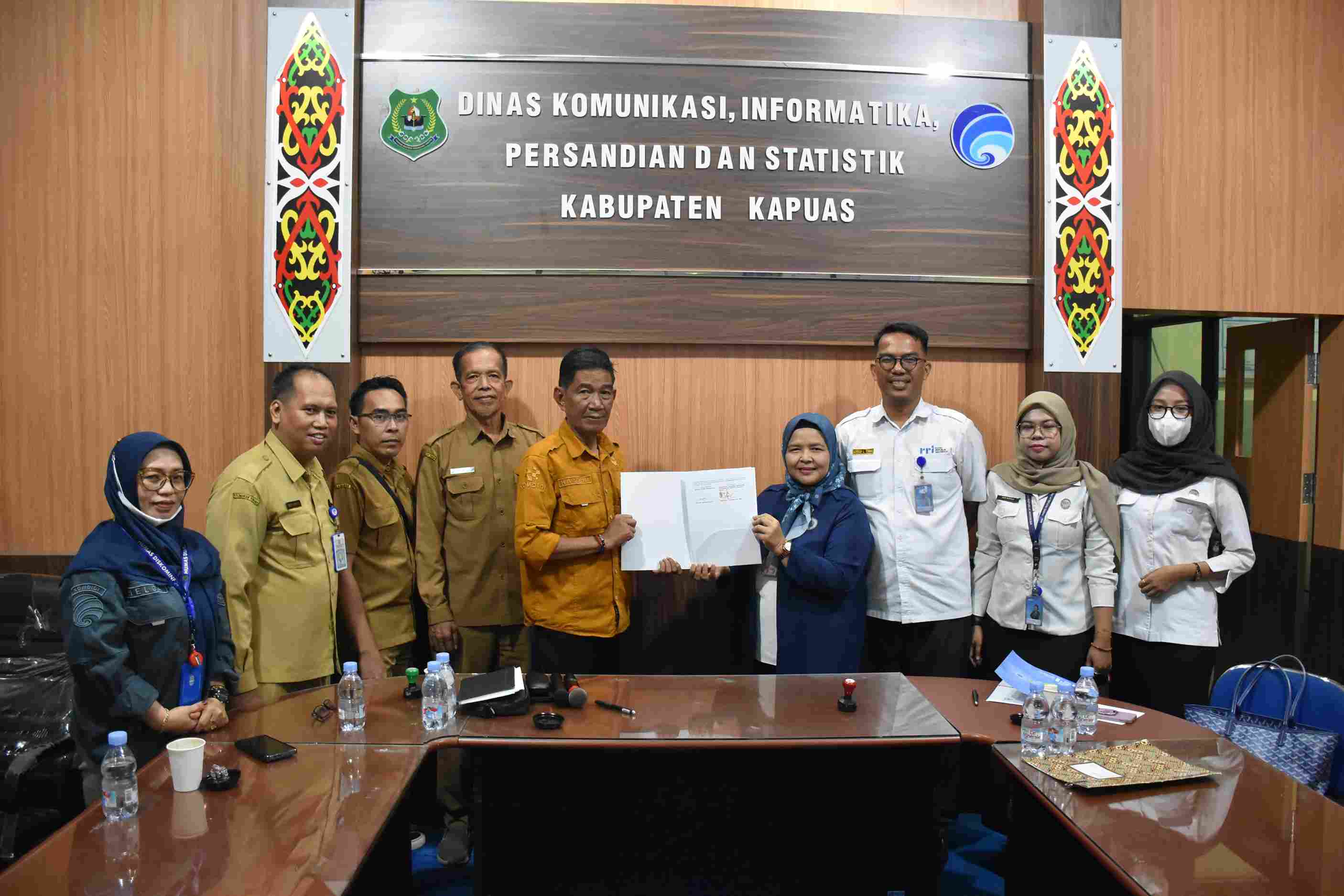 Diskominfosantik Kabupaten Kapuas Tandatangani Perjanjian Kerja Sama dengan LPP RRI Palangka Raya