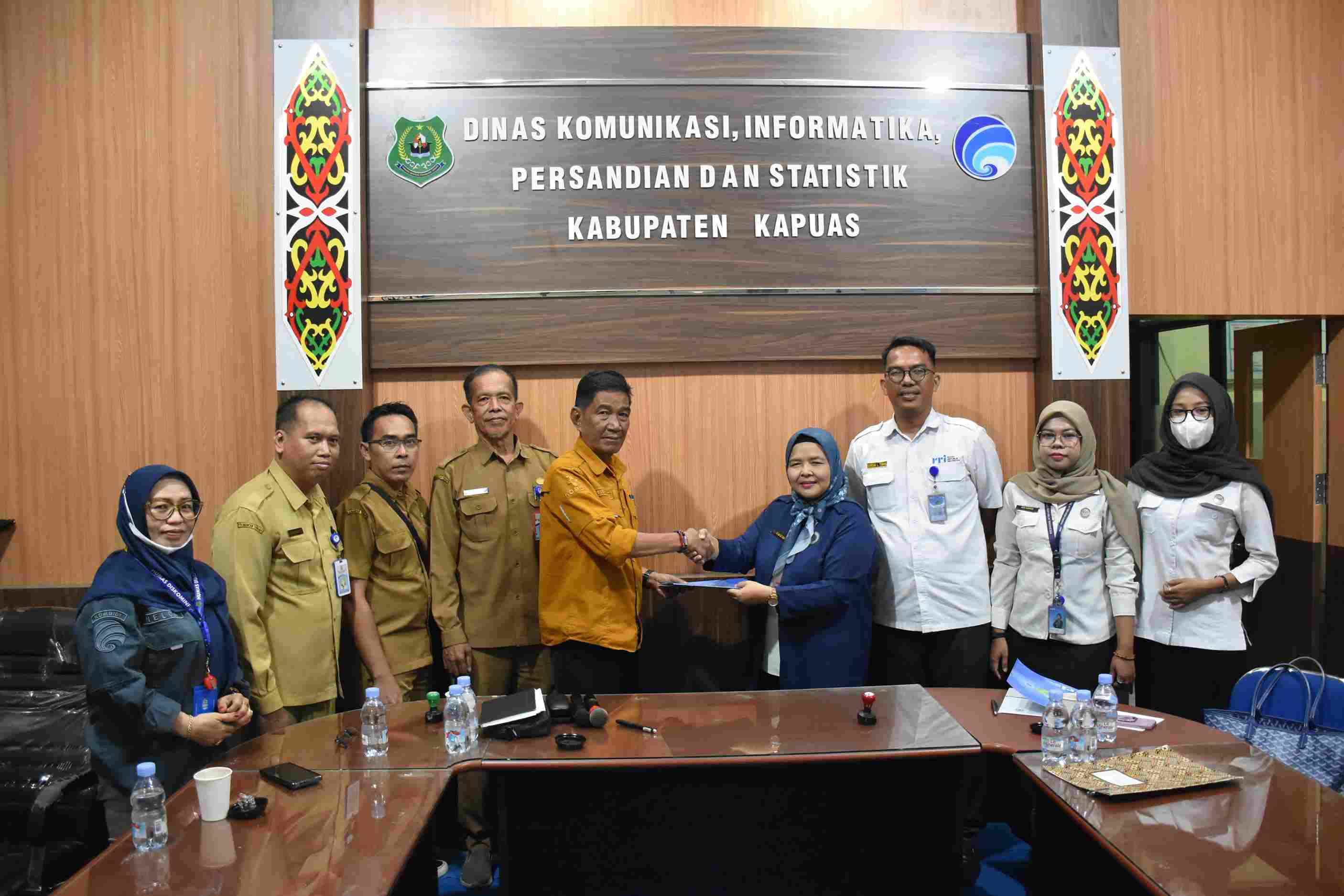 Diskominfosantik Kabupaten Kapuas Tandatangani Perjanjian Kerja Sama dengan LPP RRI Palangka Raya