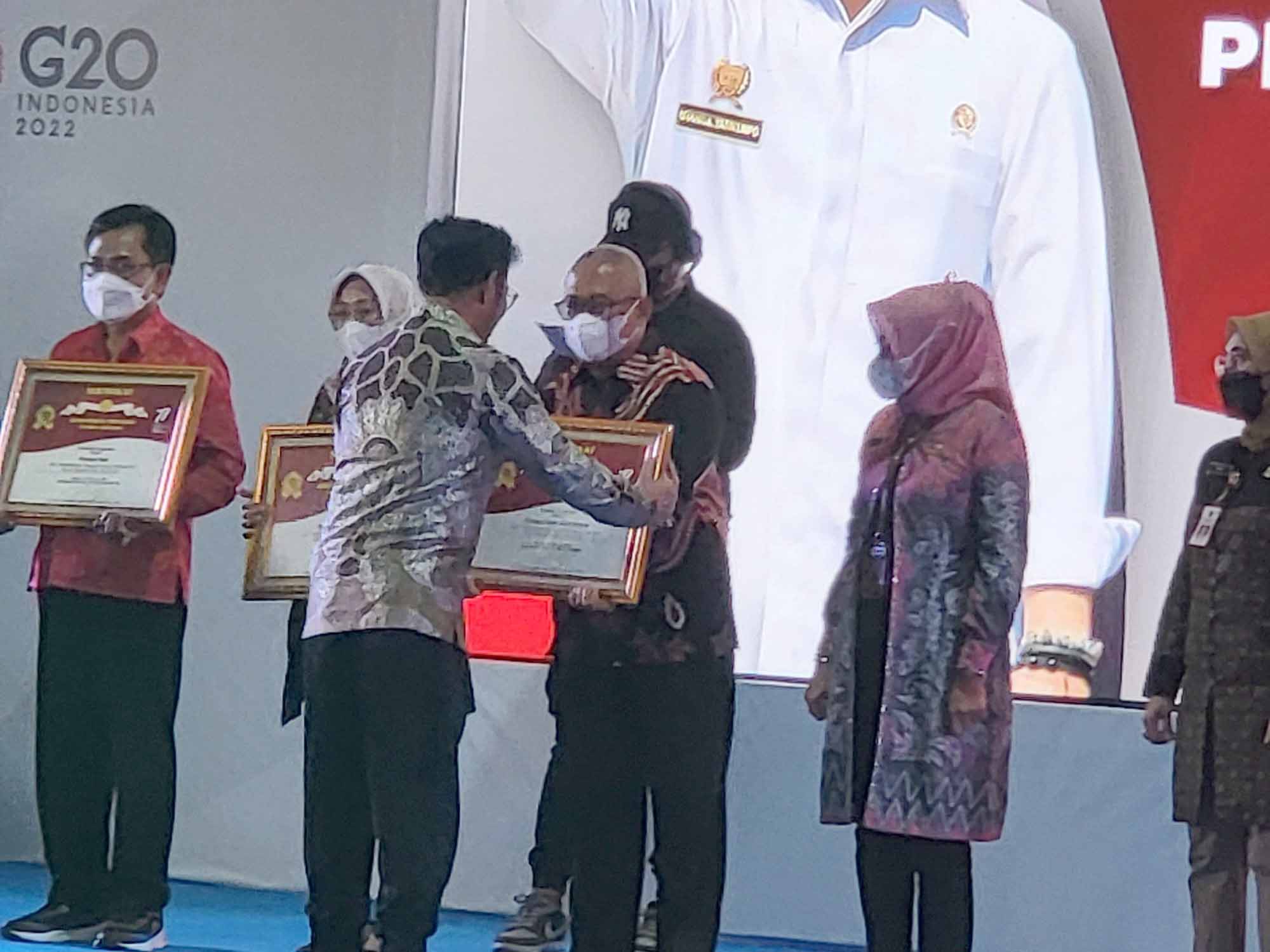 Pemprov Kalteng Terima Penghargaan Menuju Nol Kasus PMK