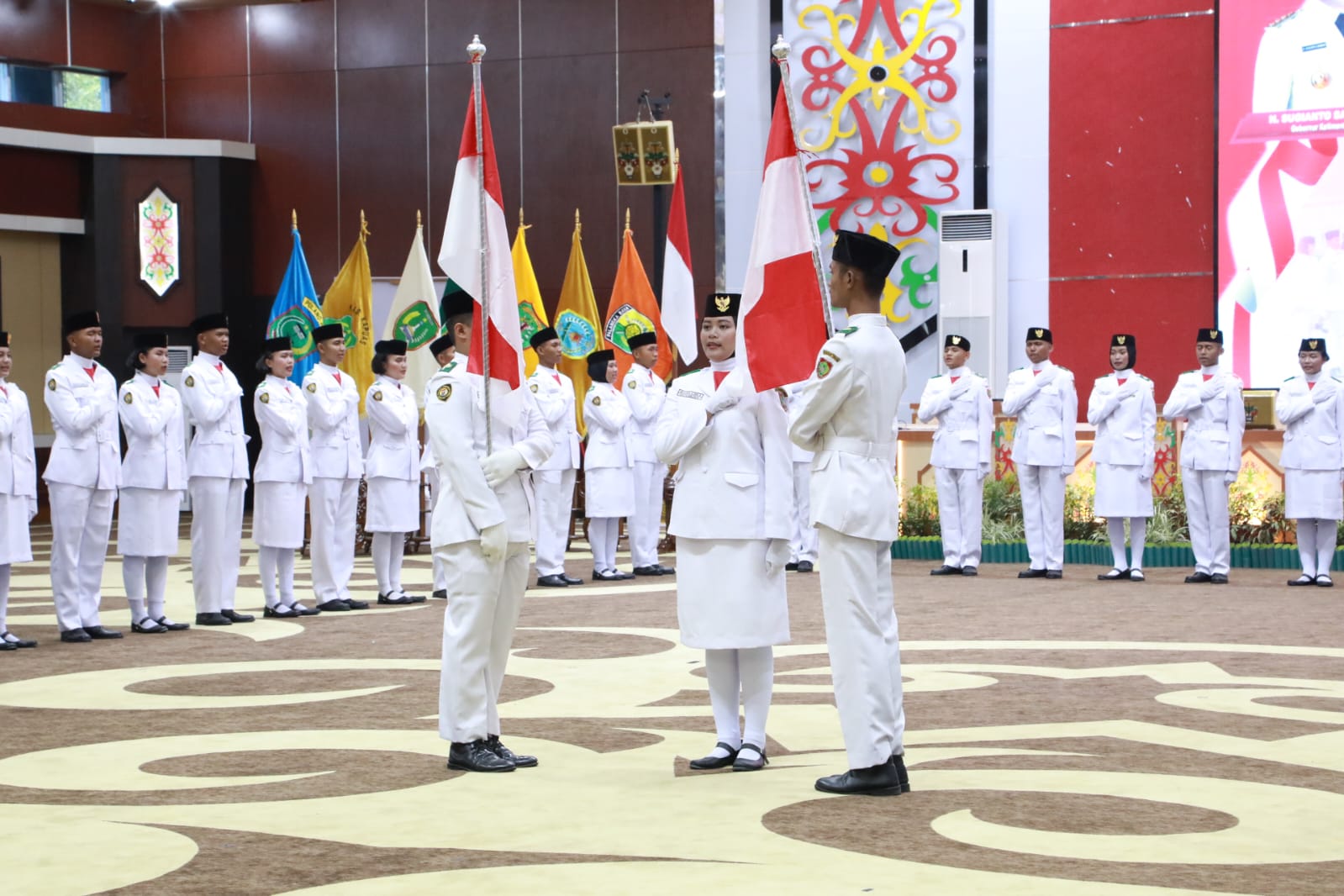 Wagub Edy Pratowo Kukuhkan 54 Pasukan Paskibraka Prov. Kalteng Tahun 2023 