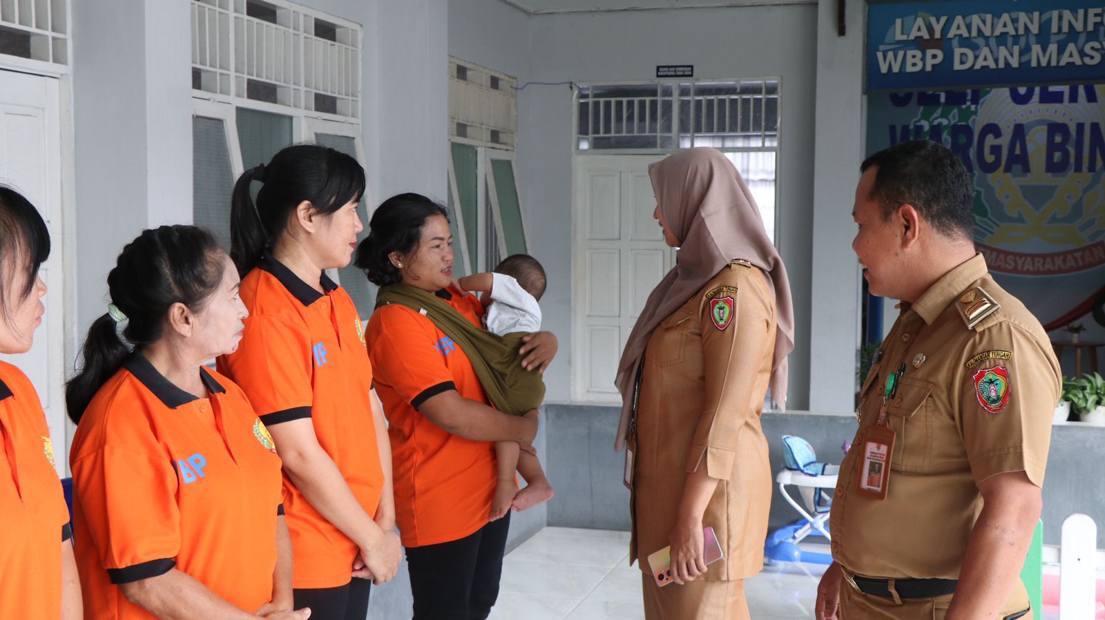 BKD Prov. Kalteng Ikuti Anjangsana Dalam Rangka HUT Kemerdekaan Republik Indonesia Ke-79 di Lapas Perempuan Kelas II A