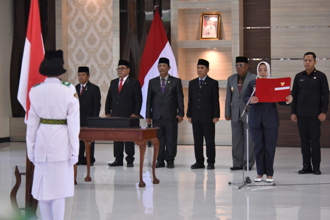 Bupati Hj. Nurhidayah Kukuhkan Paskibraka Kobar