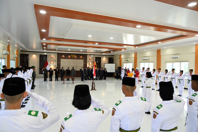 Bupati Hj. Nurhidayah Kukuhkan Paskibraka Kobar