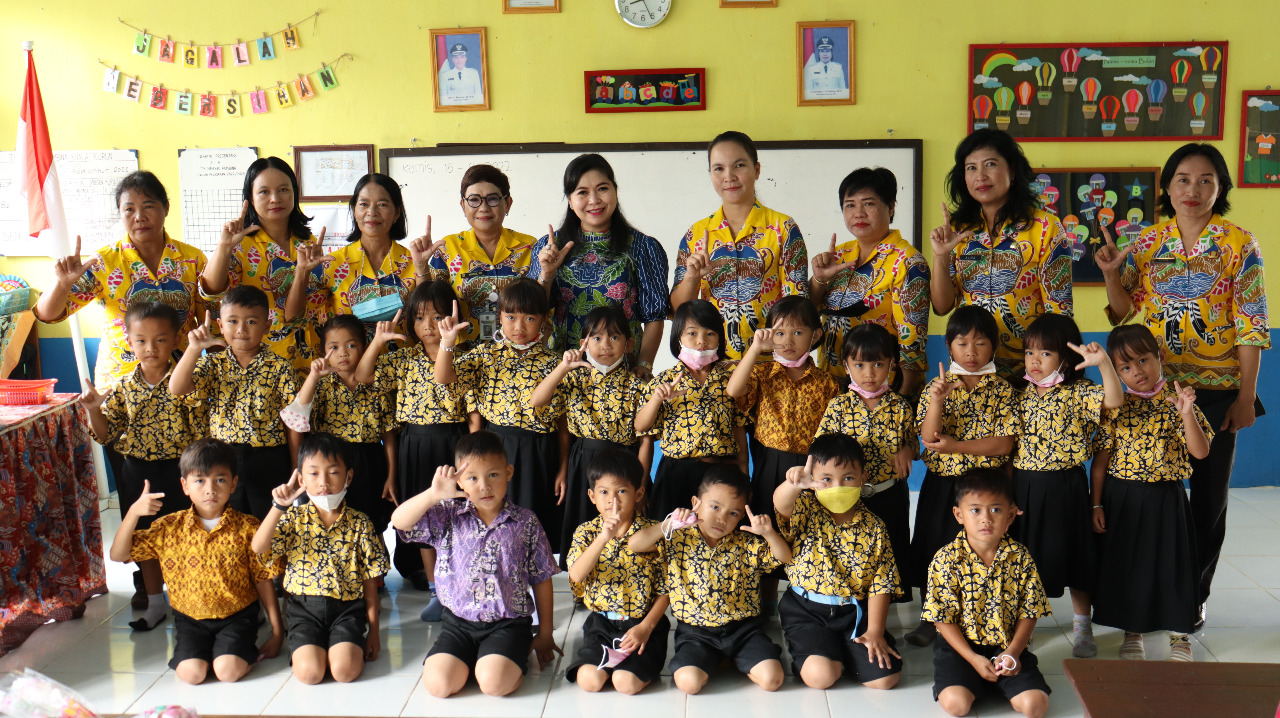 Bunda Literasi Kab. Gunung Mas Lakukan Story Telling di TK. Negeri Pembina Kuala Kurun