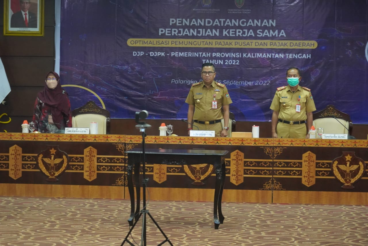 Asisten Ekobang Leonard S Ampung Hadiri Penandatanganan PKS Optimalisasi Pemungutan Pajak Pusat dan Pajak Daerah Secara Virtual