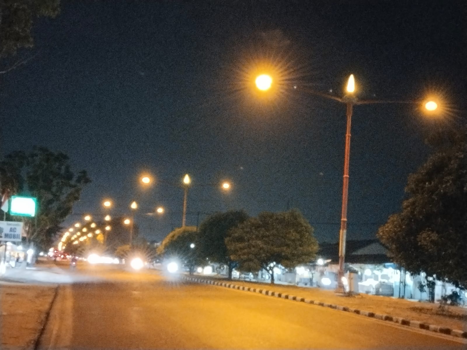 Pemeliharaan dan Perbaikan Lampu Penerangan Jalan Umum oleh Dinas ESDM Prov. Kalteng