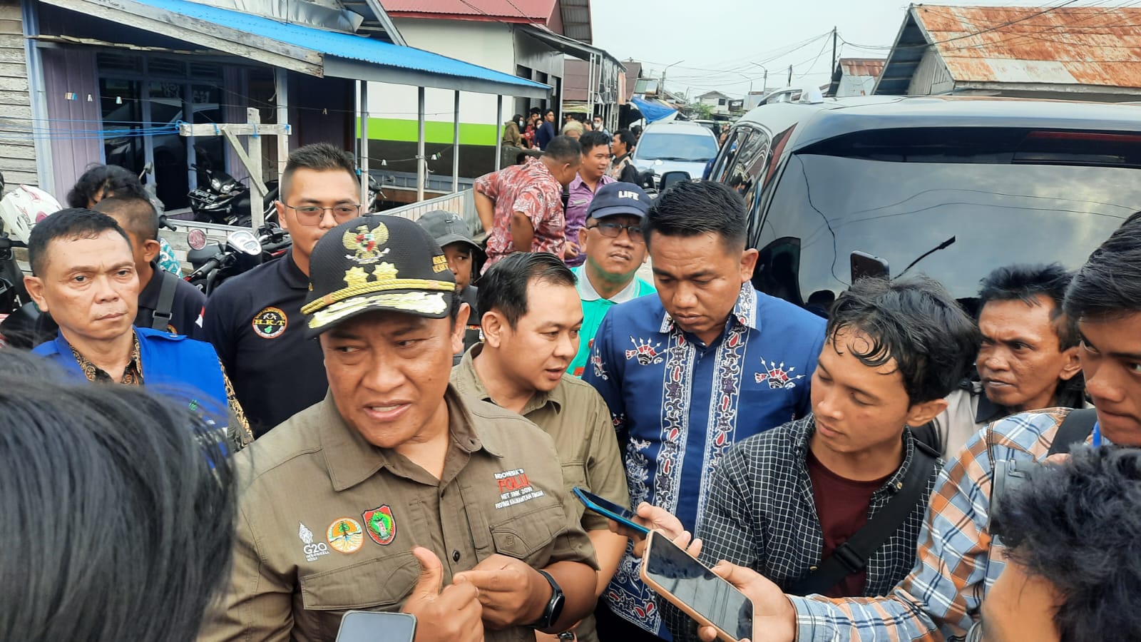 Kepala Badan Kesbangpol Prov. Kalteng Dampingi Wagub Kunjungi Lokasi Kebakaran di Komplek Mendawai