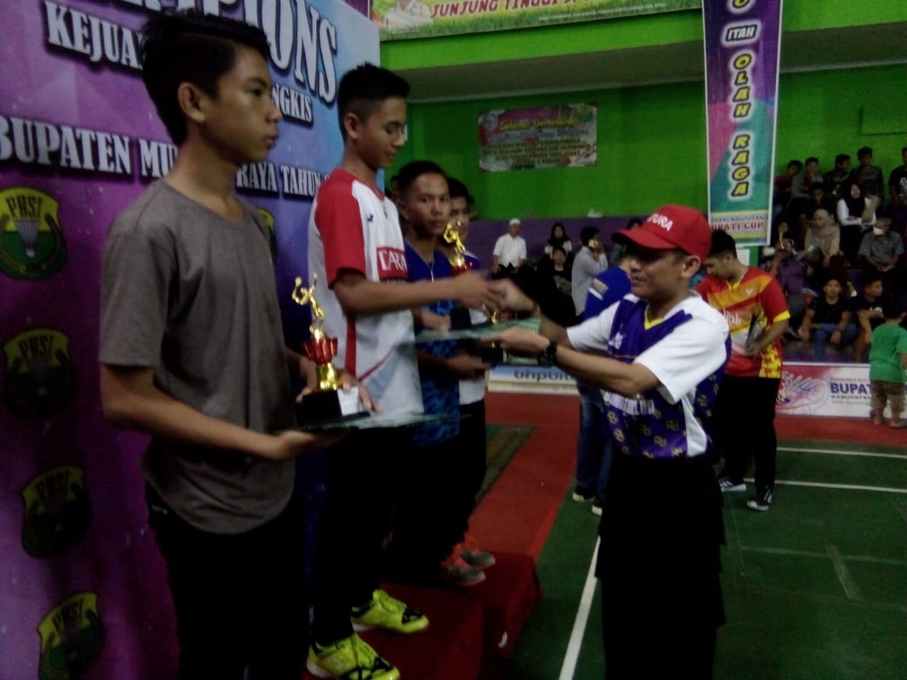 Turnamen Bulutangkis PBSI CUP 2018 Secara resmi ditutup oleh  Pemerintah Murung Raya 