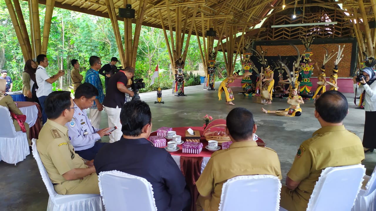 Sanggar Sumbu Kurung Wakili Kalteng di Ajang FETUNRA Nasional di Bangka Belitung