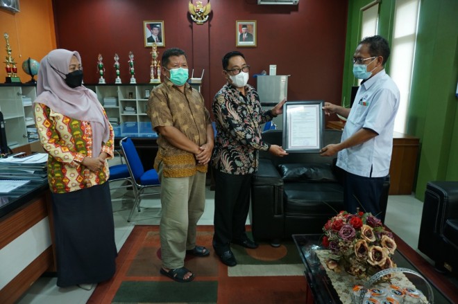 Terima Sertifikat HACCP, 2 Unit Pengolahan Ikan di Kobar Siap Tembus Pasar Ekspor