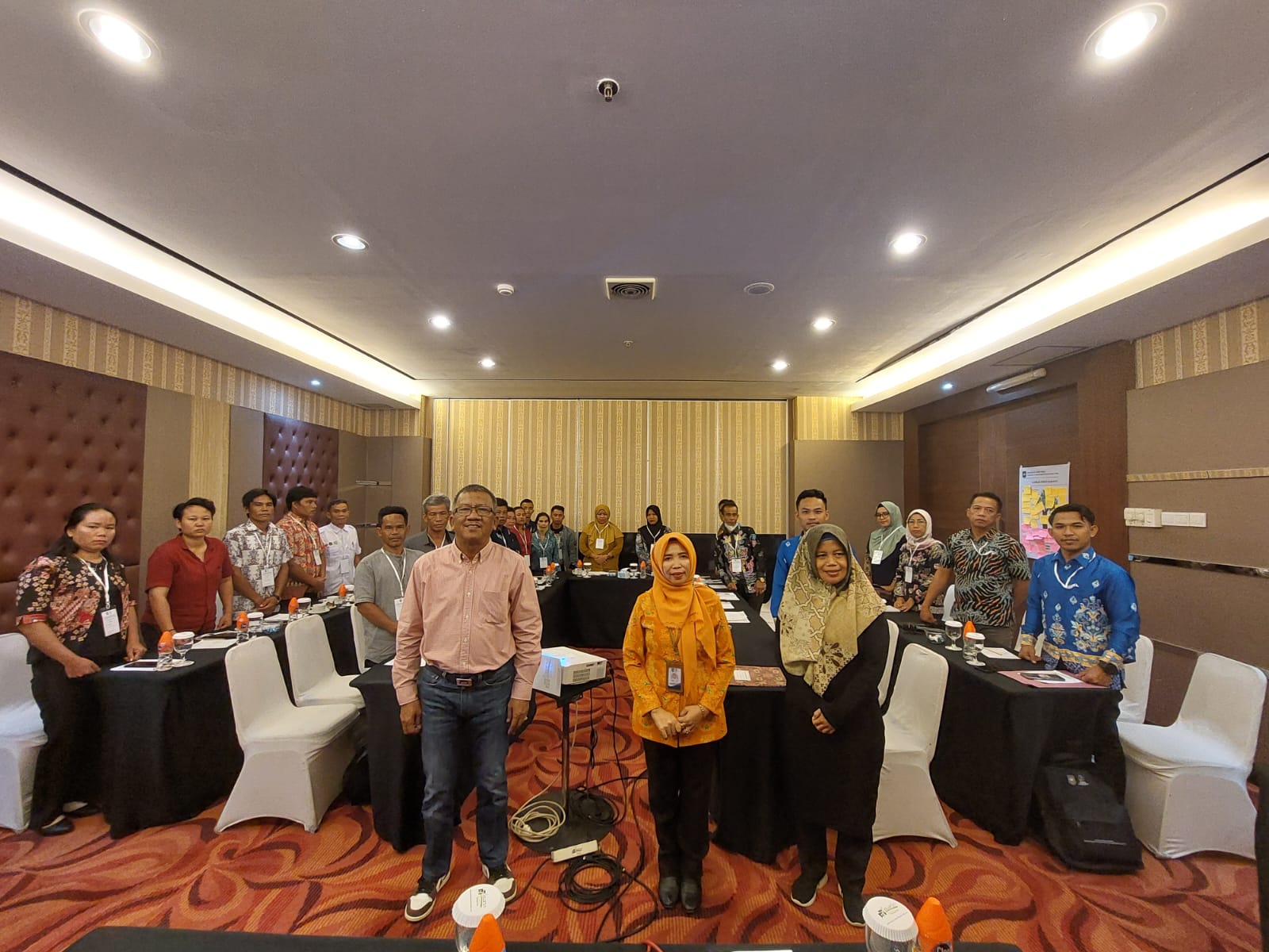 Kaban Kesbangpol Prov. Kalteng Sampaikan Materi Pada Pelatihan Peningkatan Kapasitas Aparatur dan Pengurus Kelembagaan Desa