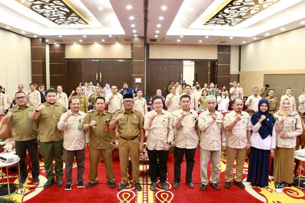 Plt Sekda M Katma F Dirun Kukuhkan Kepengurusan Forum Koordinasi Pengelolaan DAS Prov Kalteng Periode 2024-2029