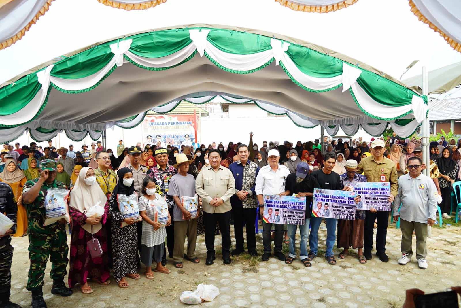 Pemprov Kalteng Salurkan 1.000 Paket Bantuan Pangan, BLT KHBS, dan Air Bersih untuk Warga Kahayan Kuala Kabupaten Pulang Pisau