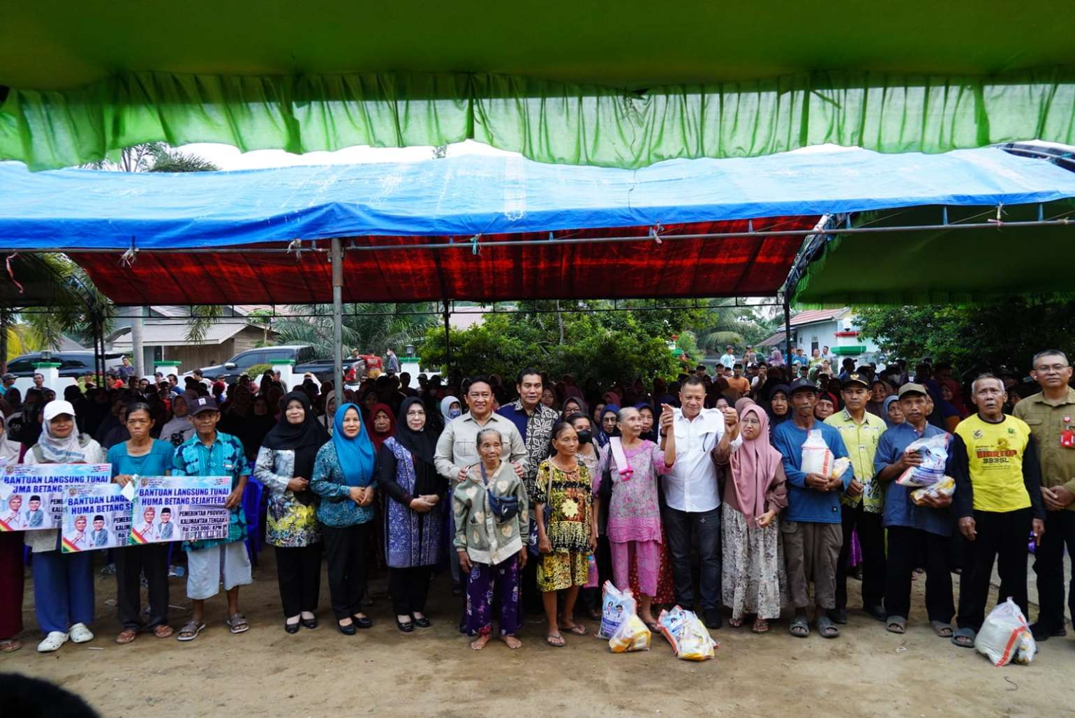 Penyaluran 1.000 Paket Bantuan Pangan, BLT KHBS, Air Bersih, dan Layanan Kesehatan bagi Warga Talio Muara
