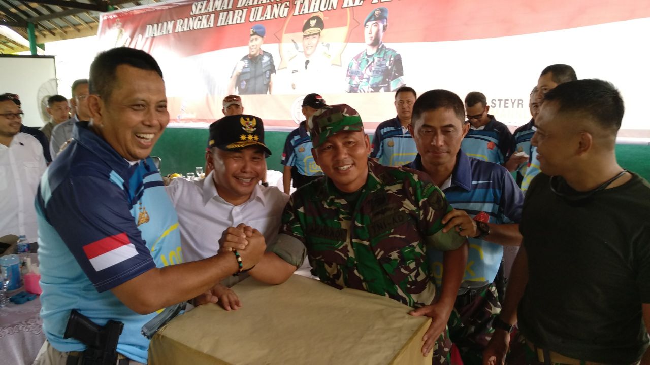 Kapolda Kalteng Juara 1 Lomba menembak HUT Brimob di Mako Yonif 631 Antang