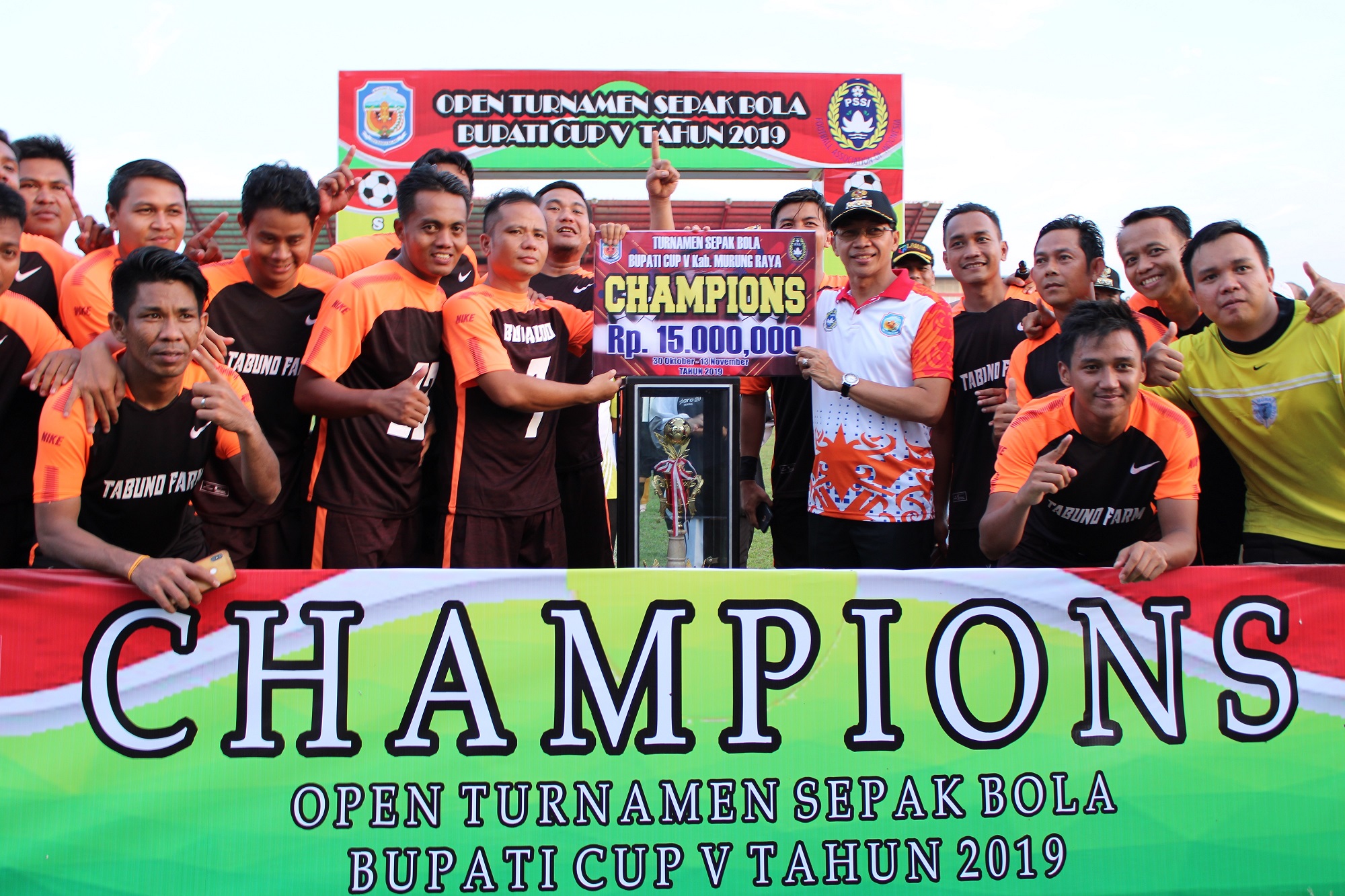 Serah Terima Piala Bergulir Bupati Cup Tahun 2019