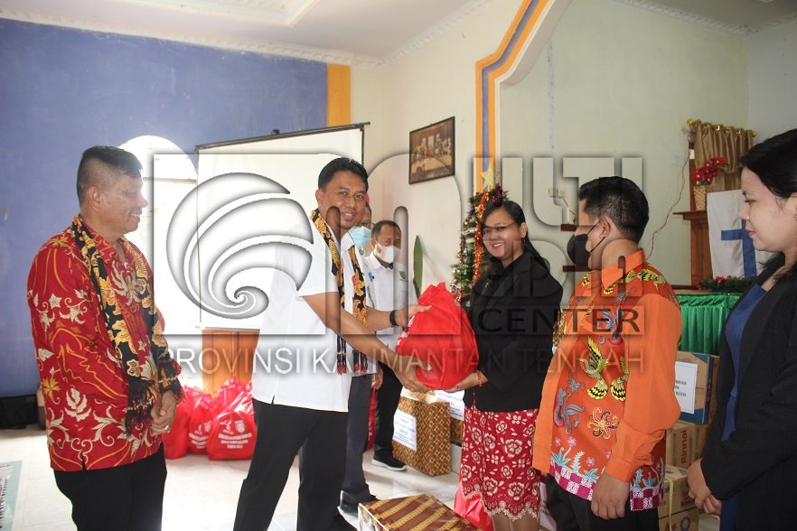 Pemkab Barsel Safari Natal di GKE Isa Pakat Desa Palurejo 