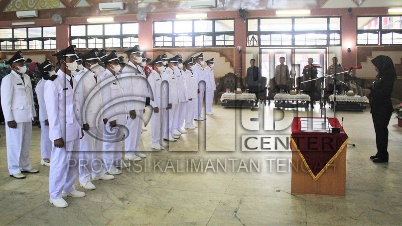 Pj. Bupati Barsel Lantik 17 Kades Terpilih