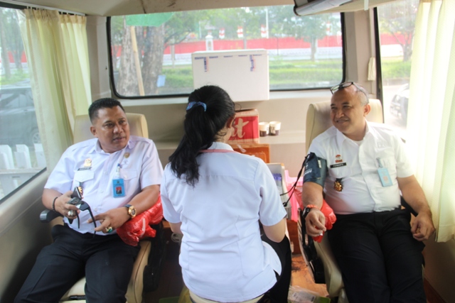 Peduli Sesama, Kantor Imigrasi Palangka Raya Melaksanakan Donor Darah 