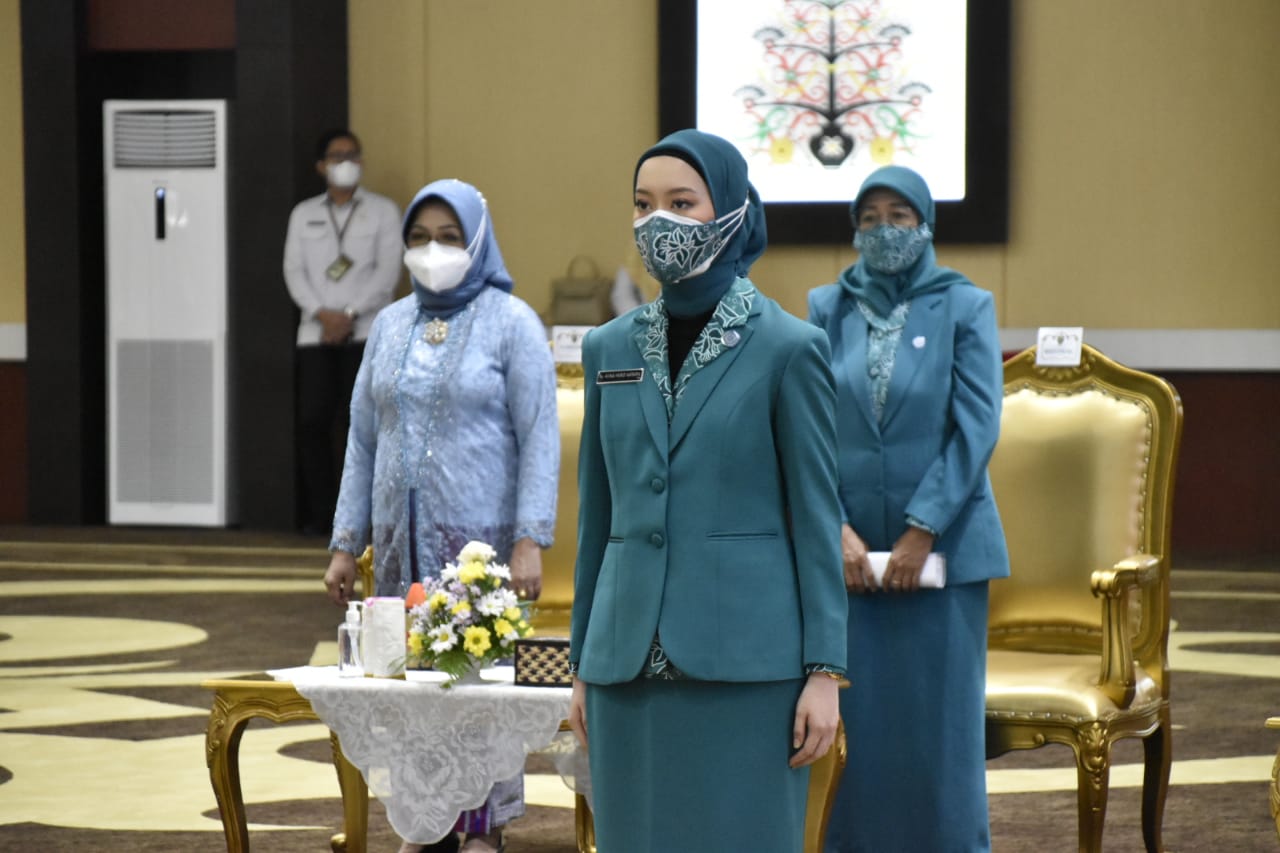 Ketua TP-PKK Kalteng Lantik Ketua TP-PKK Kota Palangka Raya