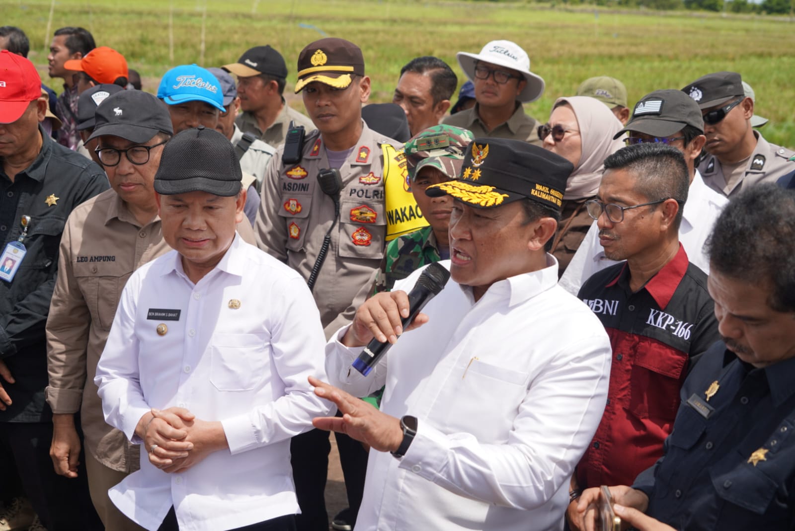 Wagub Edy Pratowo Dampingi Mentan Tinjau Lokasi Pertanaman Food Estate di Desa Bentuk Jaya A5 Dadahup Kapuas