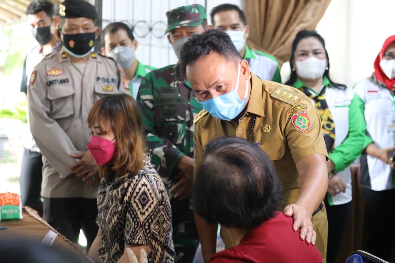 Kadis Kesehatan Suyuti Syamsul : Bapak Gubernur Tekankan Vaksinasi Harus Merata Sampai Pelosok