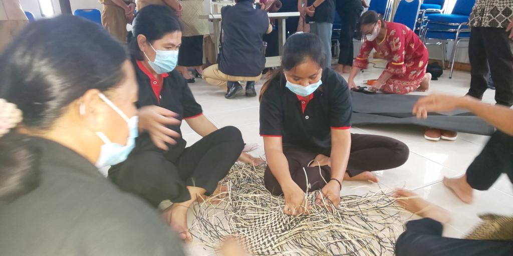 Kadis Koperasi dan UKM Ati Mulyati : UMKM Harus Tetap  Survive Ditengah Pandemi