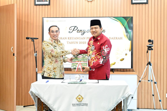 Pj. Bupati Kobar Serahkan LKPD TA 2023 kepada BPK Perwakilan Kalteng