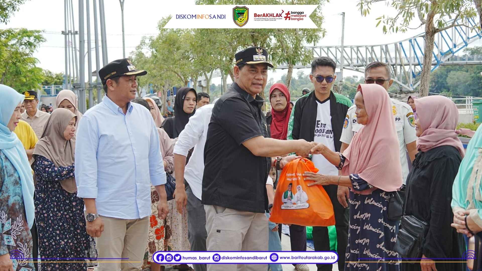 Ringankan Beban Masyarakat, Bupati Barito Utara Salurkan Ribuan Paket Sembako Gratis