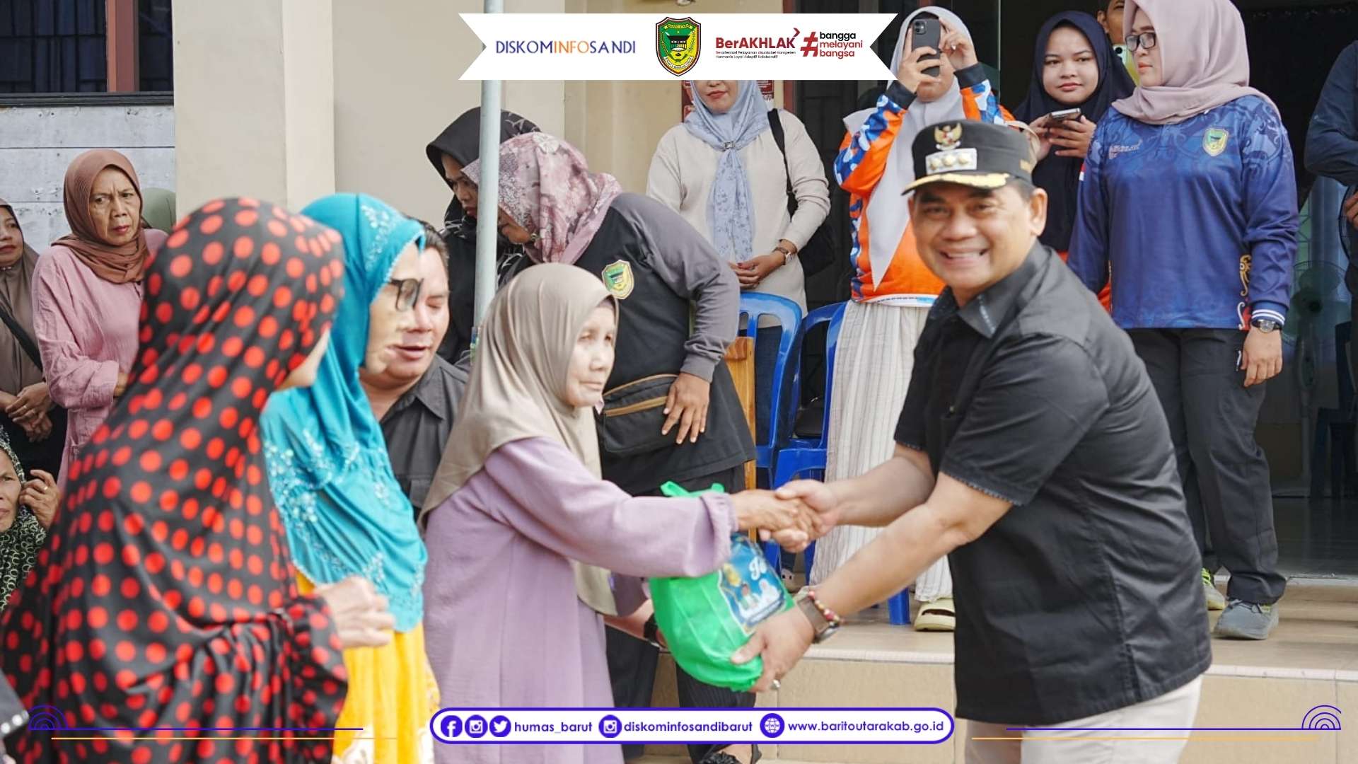 Ringankan Beban Masyarakat, Bupati Barito Utara Salurkan Ribuan Paket Sembako Gratis