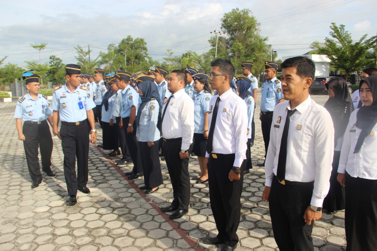 Kakanwil Kemenkumham Kalteng Sidak Atribut Pegawai