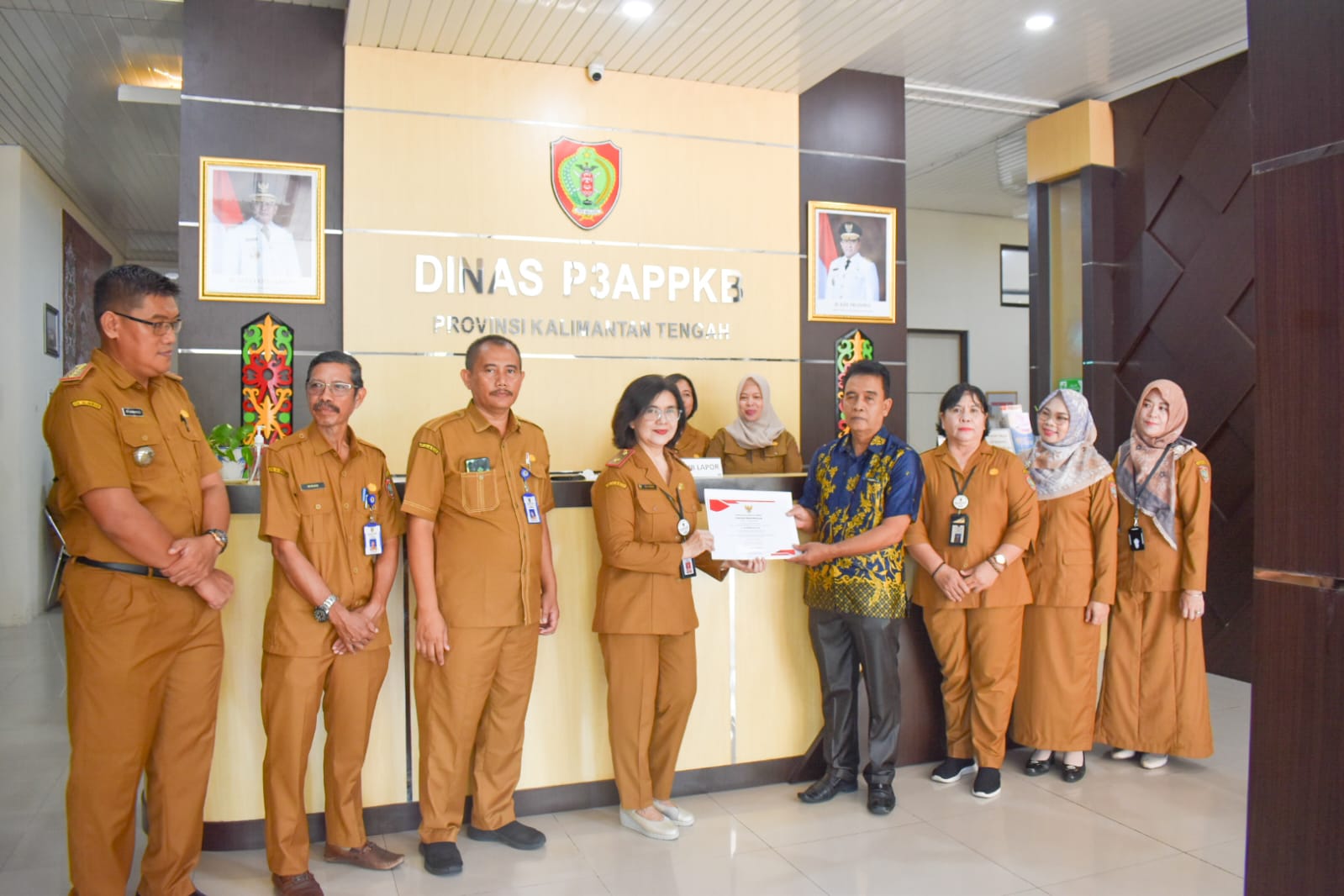 DP3APPKB Prov. Kalteng Gelar Apel Besar, Halalbihalal dan Pelepasan Purna Tugas