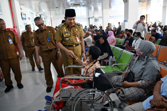 Hari Pertama Kerja Pasca Libur Lebaran, Pj. Bupati Kobar Tinjau Pelayanan Publik 