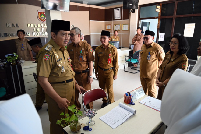 Hari Pertama Kerja Pasca Libur Lebaran, Pj. Bupati Kobar Tinjau Pelayanan Publik 