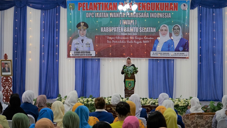Pj. Bupati Hadiri Pelantikan dan Pengukuhan IWAPI Barsel