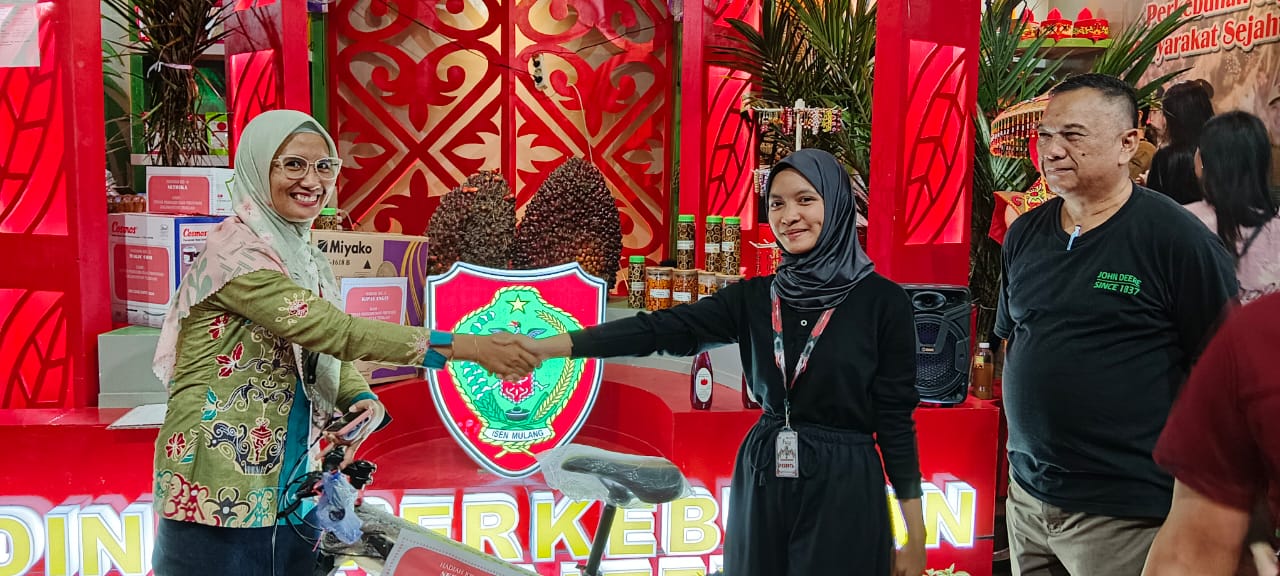 Kalteng Expo 2024 Resmi Ditutup, Disbun Prov. Kalteng Raih Juara Terbaik I Kategori Stand Terfavorit