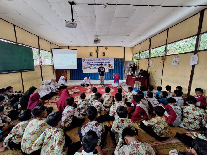 Tingkatkan Daya Saing SDM Anak Sekolah, DPKP Kobar Goes To School Sosialisasikan Gerakan B2SA