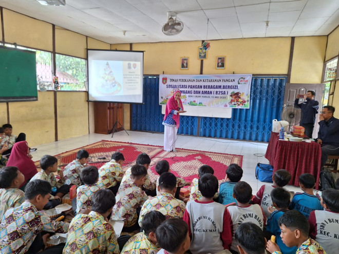 Tingkatkan Daya Saing SDM Anak Sekolah, DPKP Kobar Goes To School Sosialisasikan Gerakan B2SA