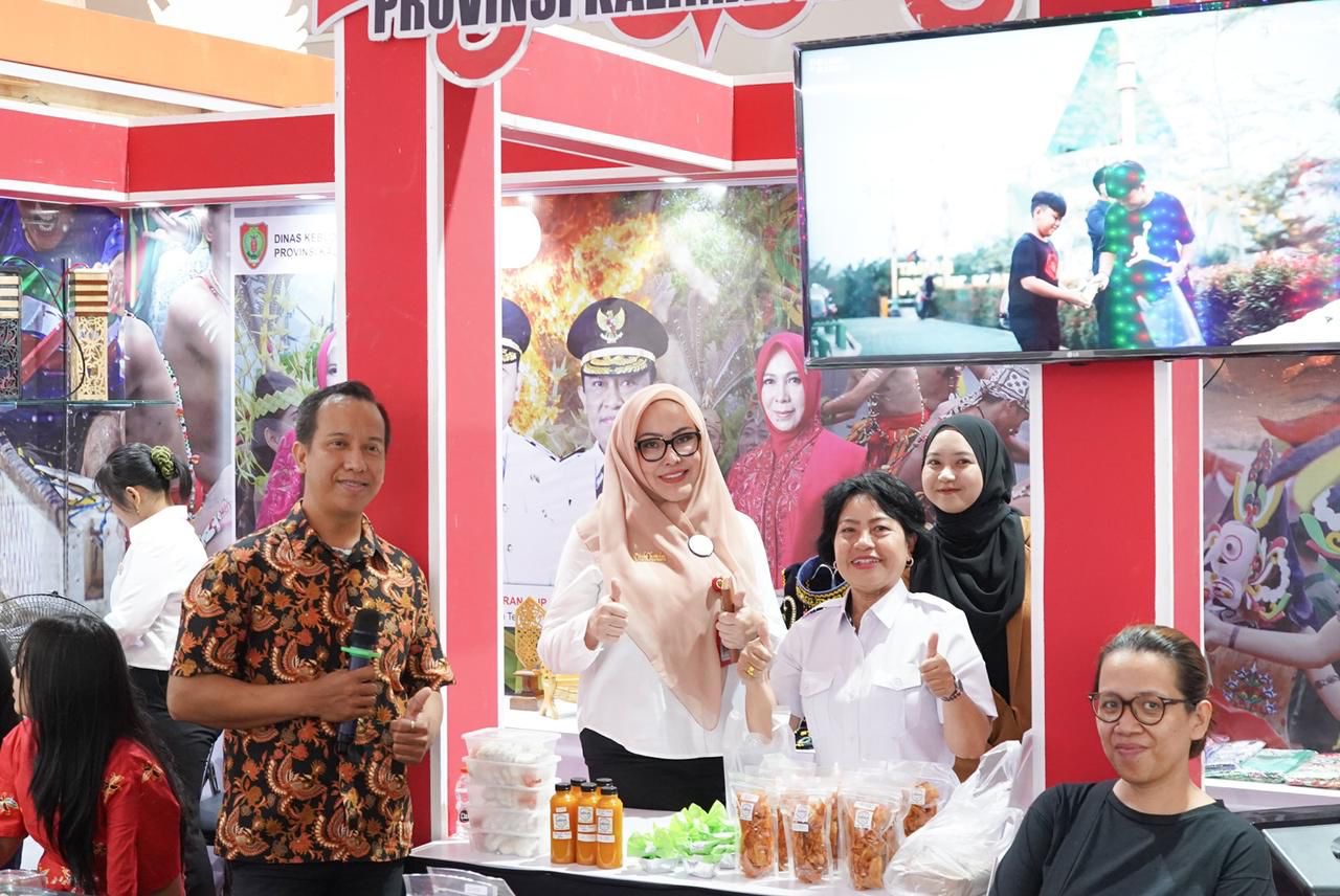 Stand Disbudpar Tarik Minat Masyarakat dengan Bagi-bagi Doorprize