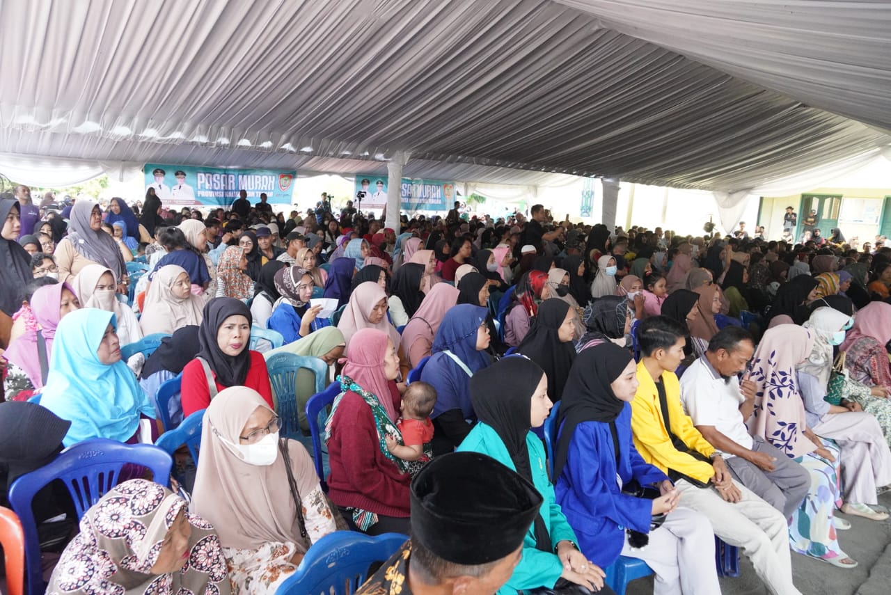 Gubernur Sugianto Sabran Bagikan 6000 Paket Sembako Gratis untuk ASN Gol II, Gol I, Tenaga Kontrak, Ormas dan Masyarakat Sidorejo Kabupaten Kobar
