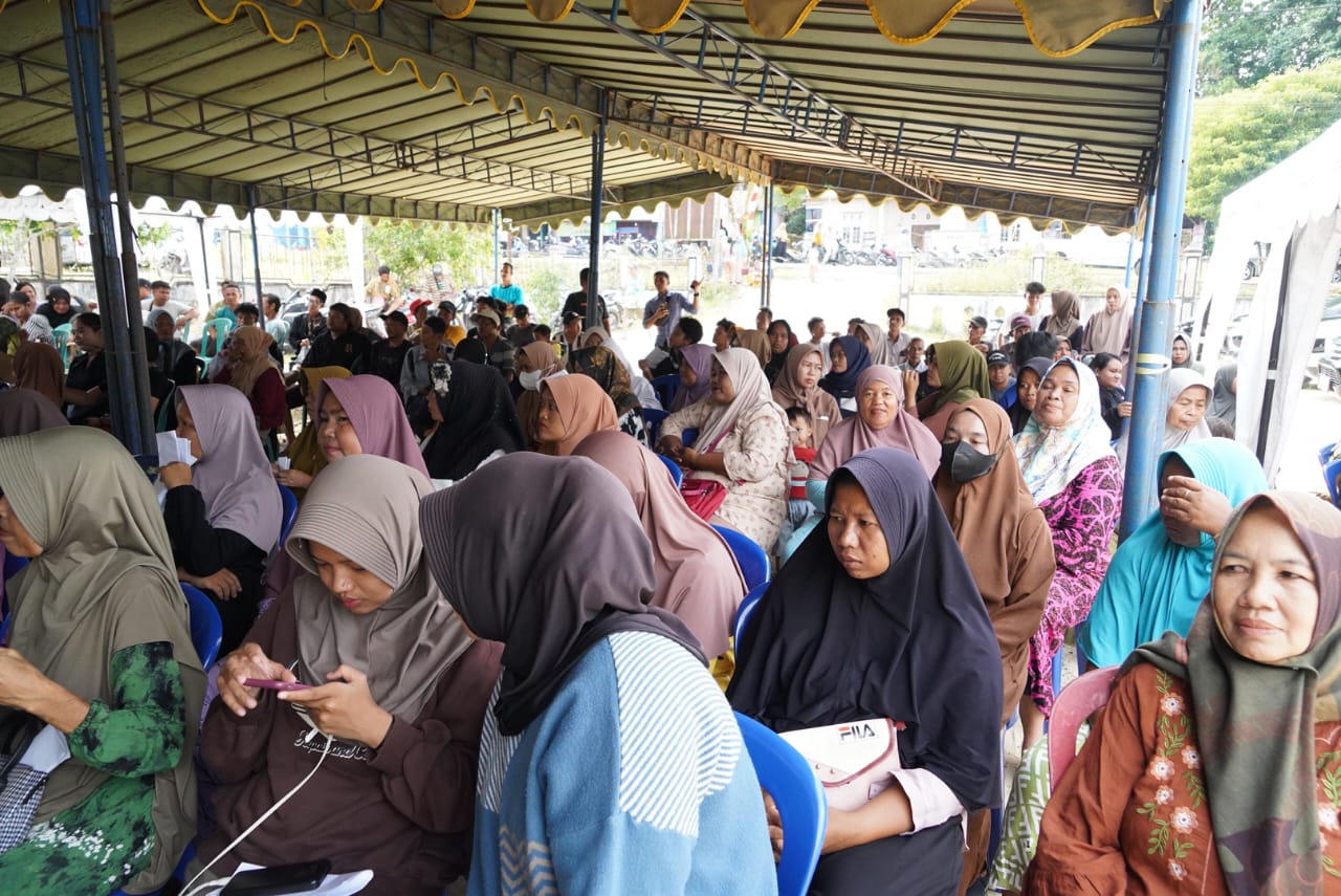 Tekan Inflasi, Gubernur Kalteng Bagikan Sembako Gratis di Kecamatan Kotawaringin Lama Kobar