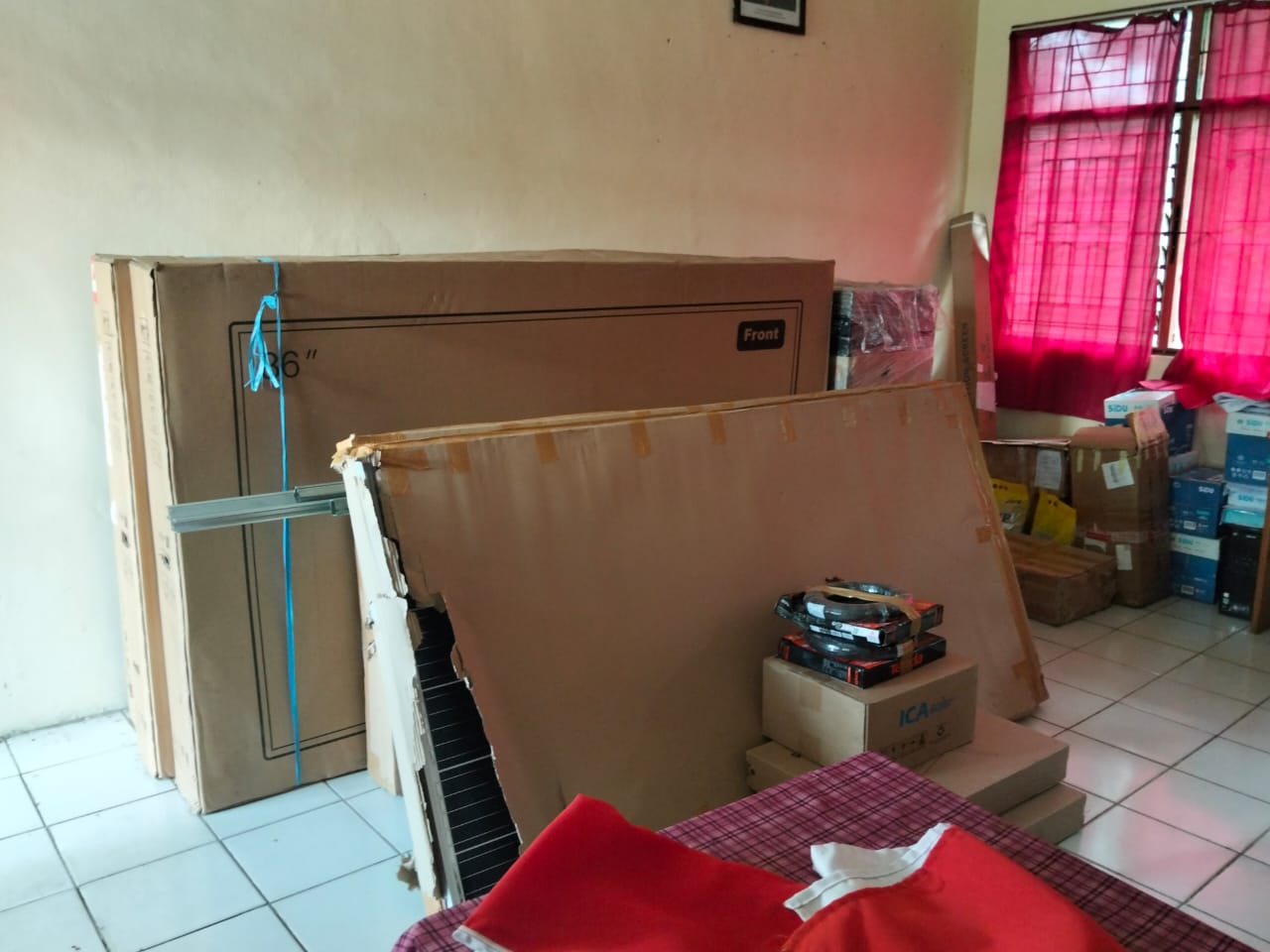 SKH Negeri 2 Buntok Terima Bantuan TV Interaktif, Starlink, dan Panel Surya dari Gubernur Kalteng H. Agustiar Sabran