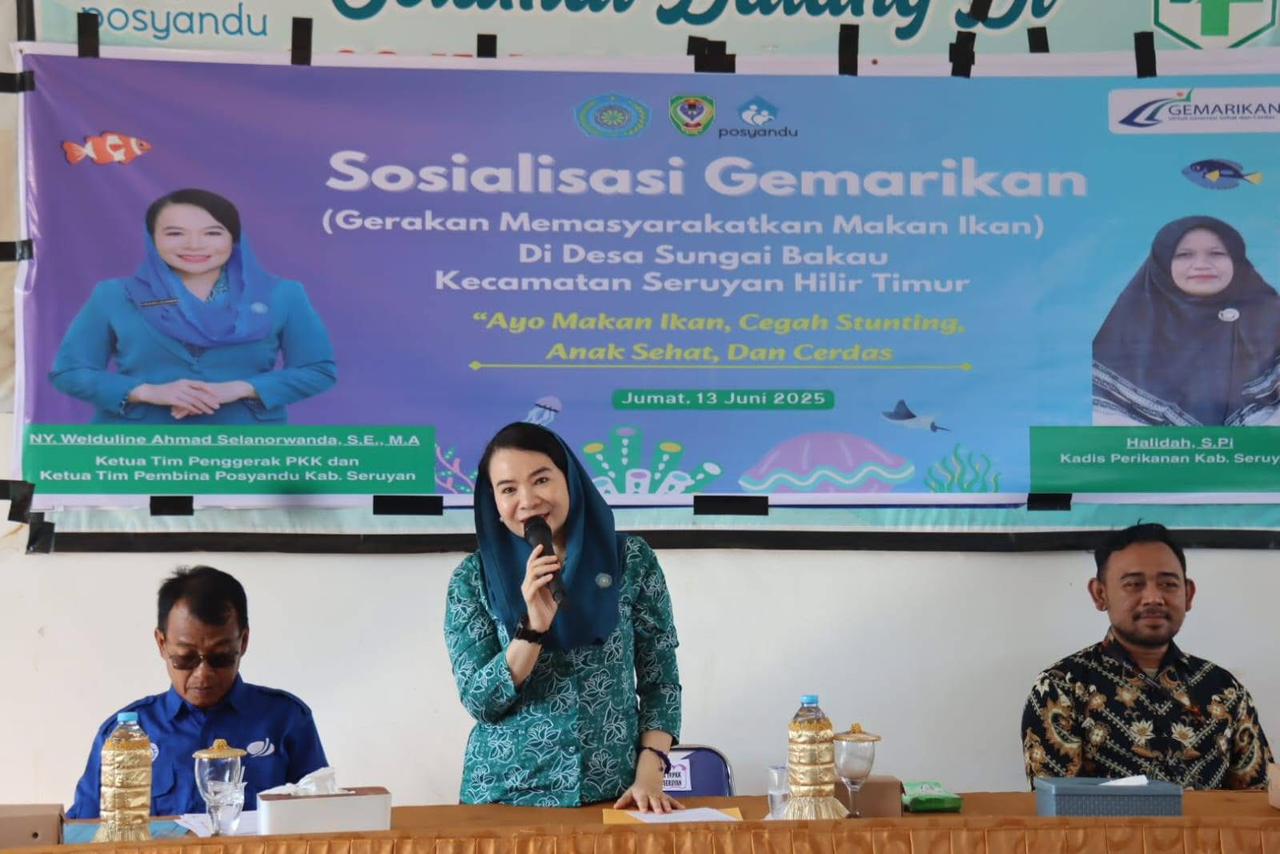 Ketua TP PKK Seruyan Sosialisasikan Konsumsi Ikan Sejak Dini di Desa Sei Bakau Kabupaten Seruyan