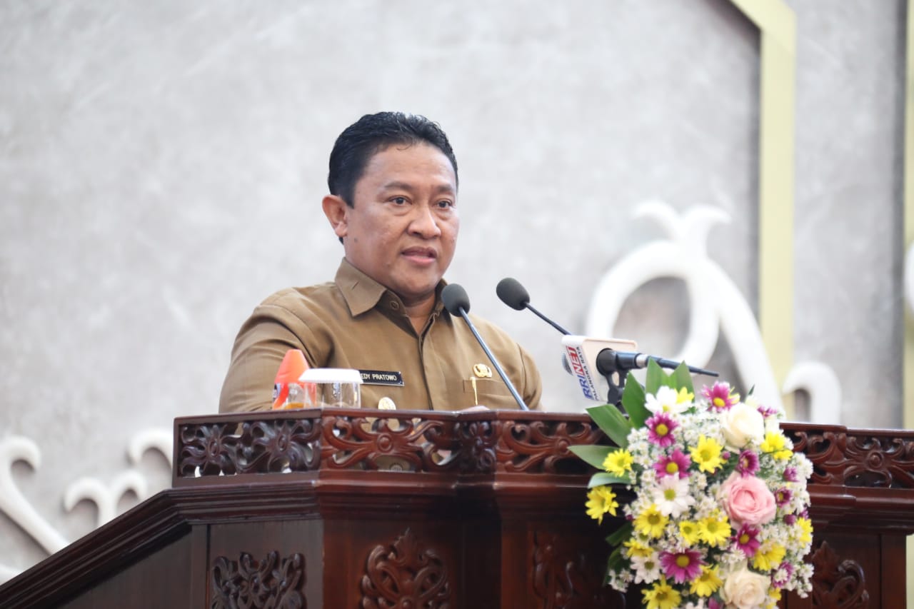 Wagub Edy Pratowo Sampaikan Pidato Gubernur Atas Pemandangan Umum Fraksi Pendukung Dewan Terhadap 3 Raperda Kalteng