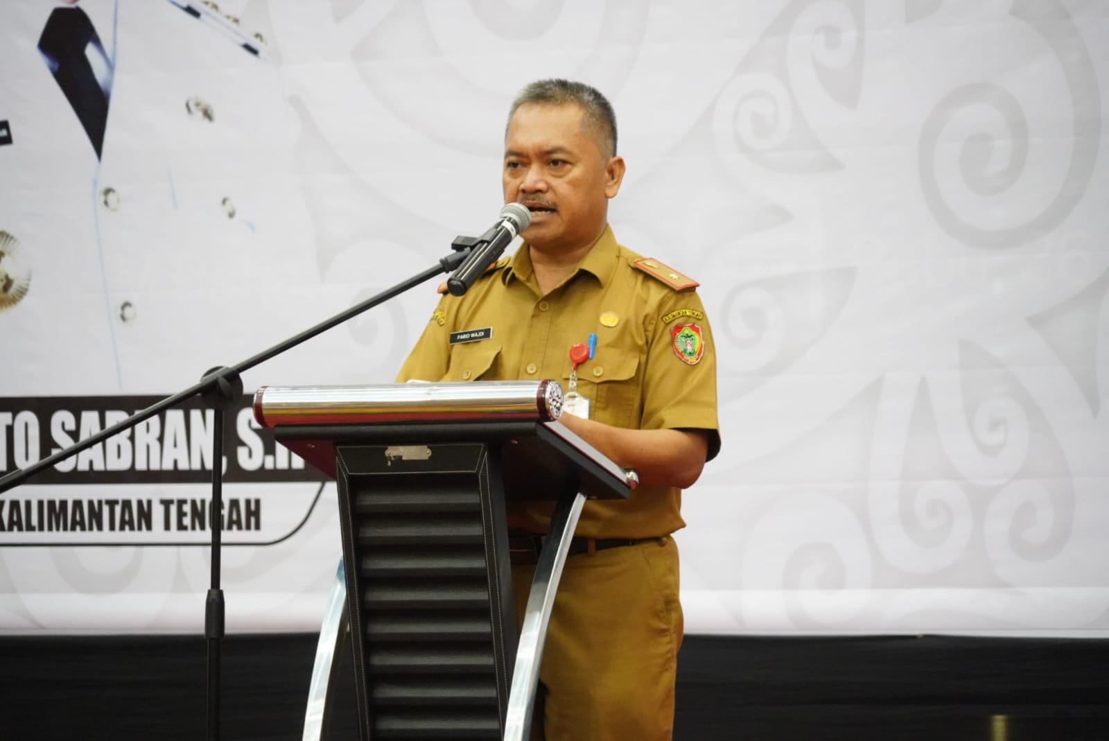 Dalam Rangka Bulan Keselamatan dan Kesehatan Kerja (K3), Wagub Edy Pratowo Serahkan Penghargaan Zero Accident ke Perusahaan di Kalteng