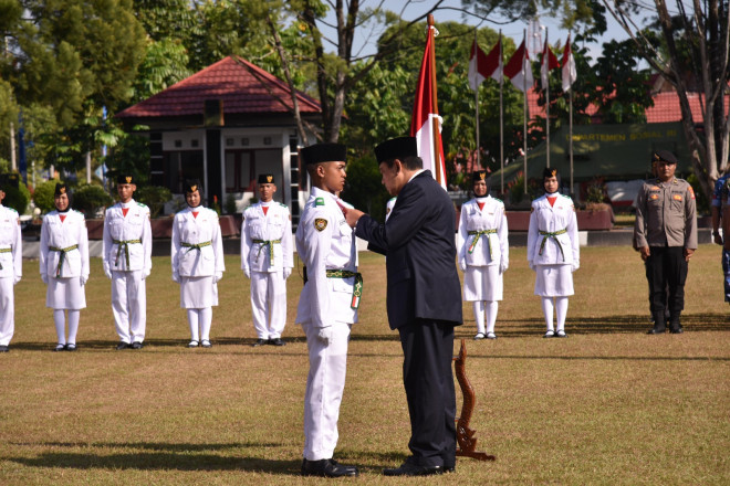 Pj. Bupati Budi Santosa Kukuhkan Paskibraka Kobar Tahun 2023