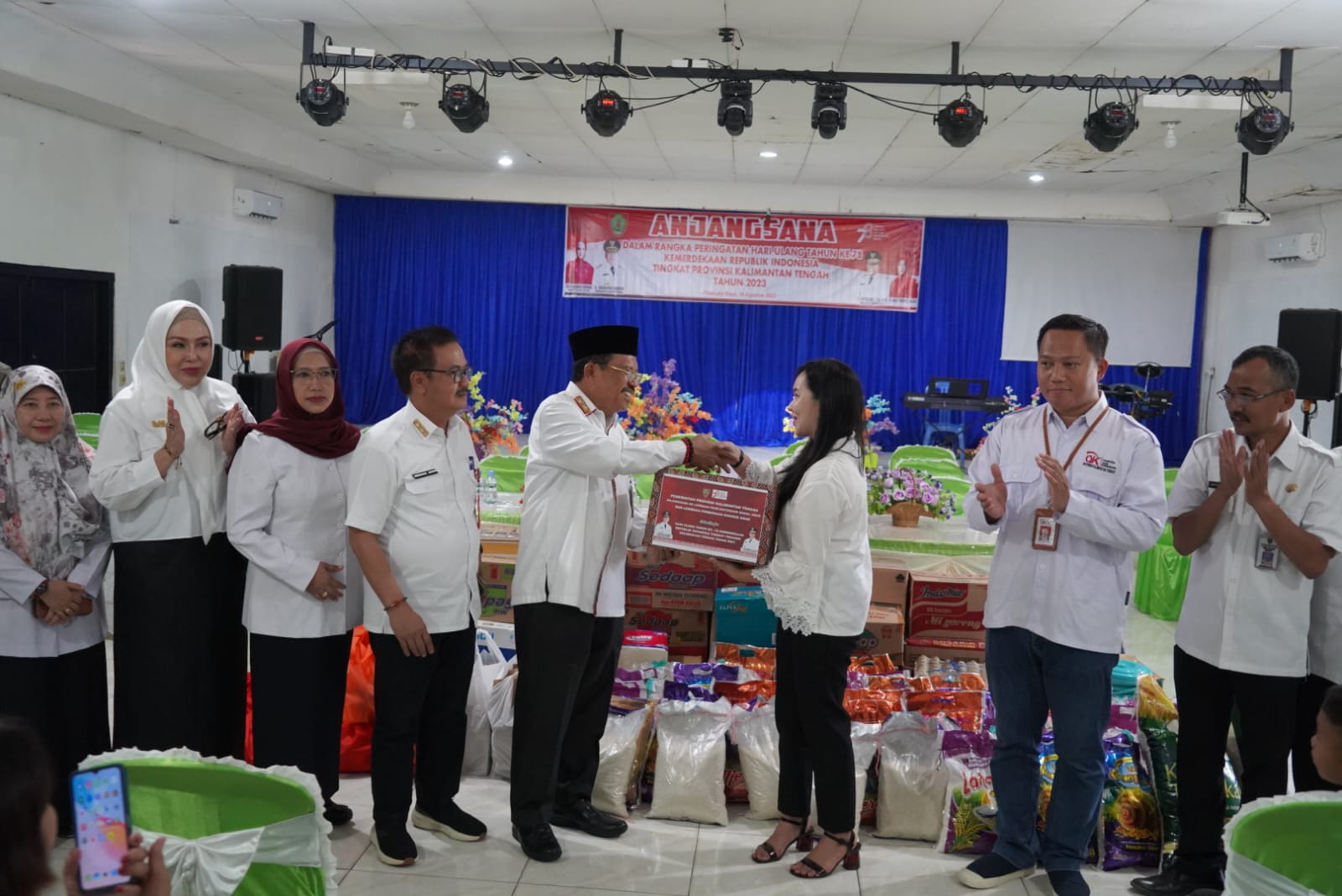 Berbagi di Momen HUT Ke-78 RI, Sekda Nuryakin Anjangsana ke LKSA Kasih Karunia Palangka Raya