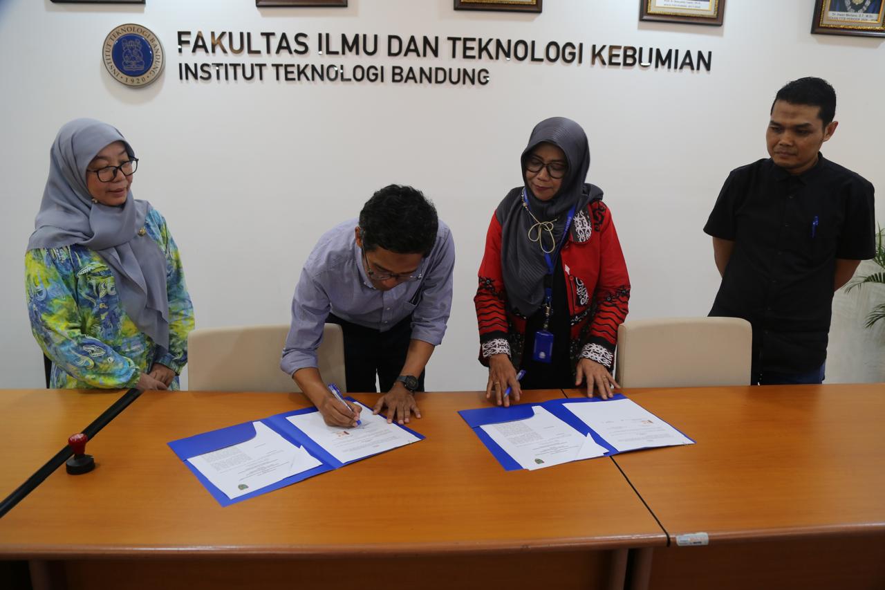 Pemprov Kalteng Tandatangani Perjanjian Kerja Sama dengan Fakultas Ilmu dan Teknologi Kebumian ITB