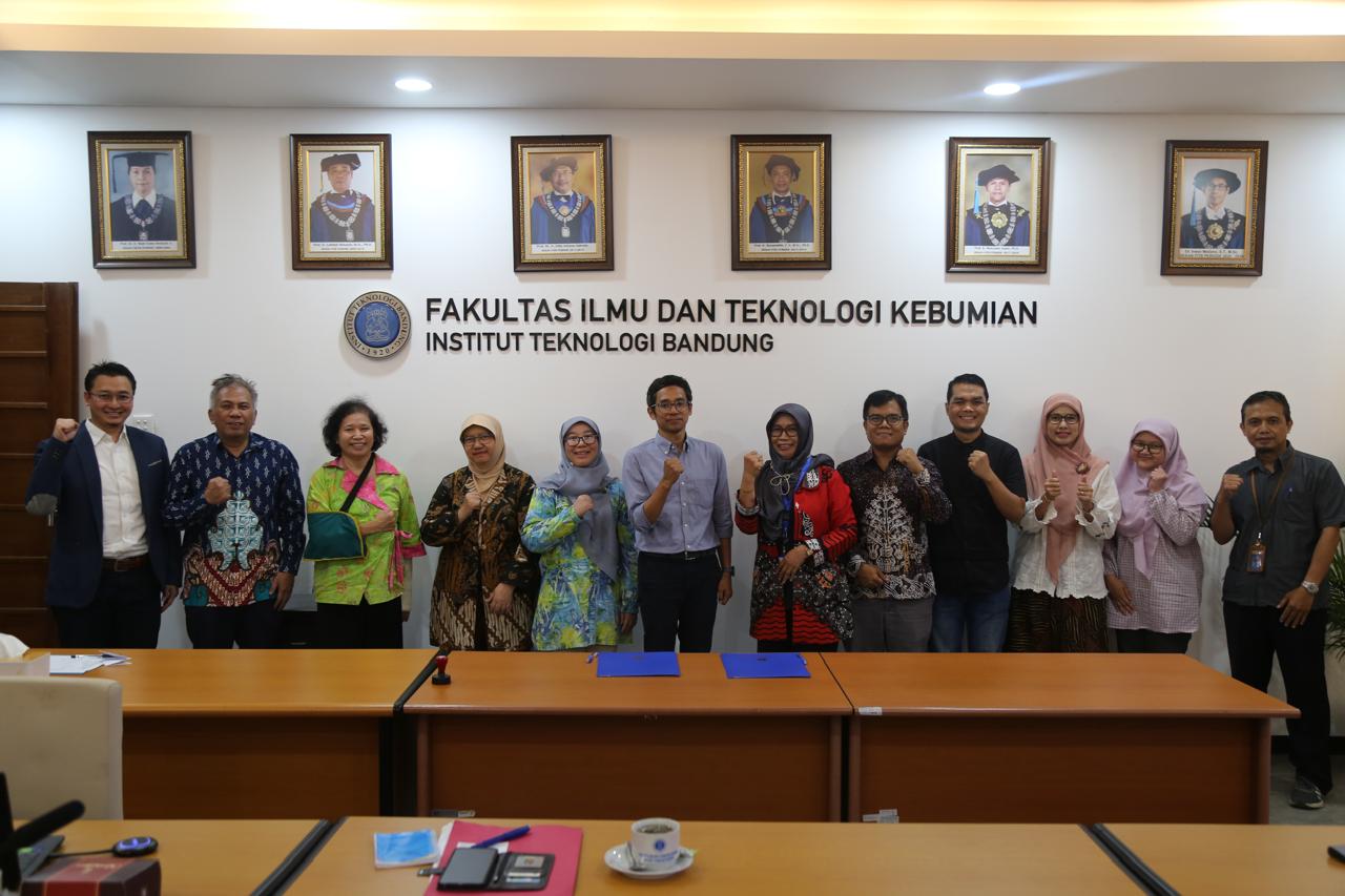 Pemprov Kalteng Tandatangani Perjanjian Kerja Sama dengan Fakultas Ilmu dan Teknologi Kebumian ITB